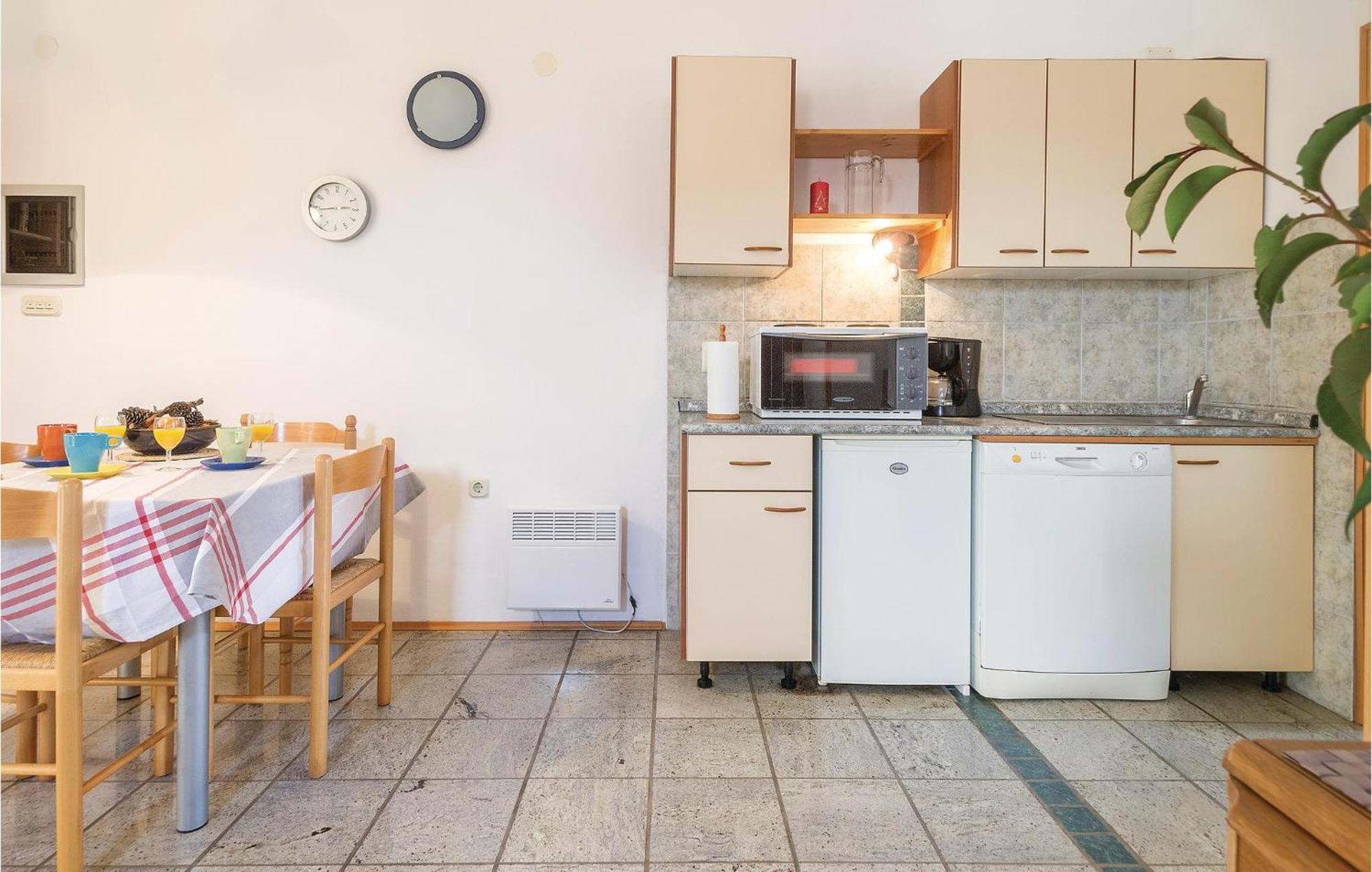 Lovely Apartment In Fazana With House Sea View Eksteriør billede