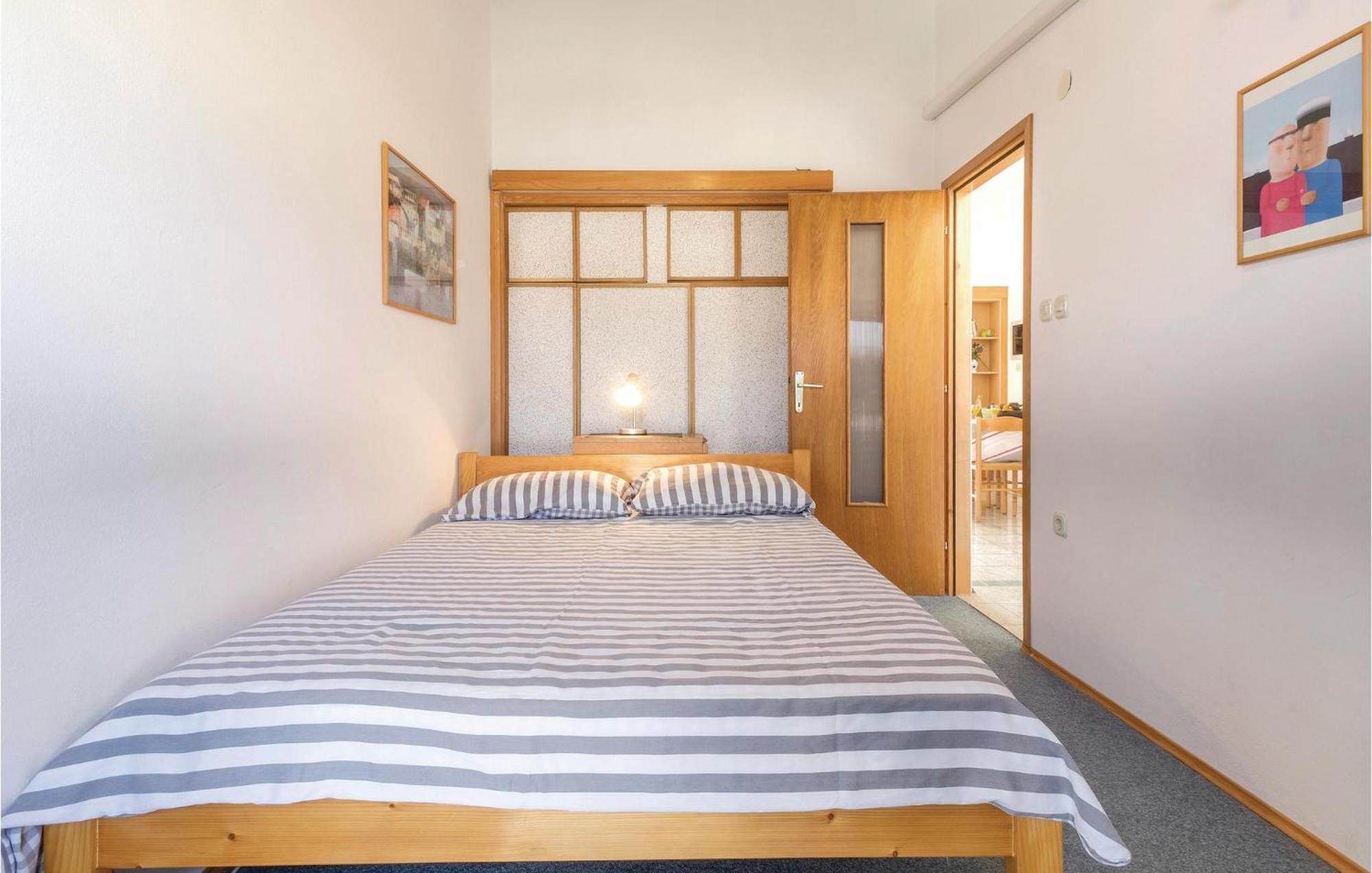 Lovely Apartment In Fazana With House Sea View Værelse billede